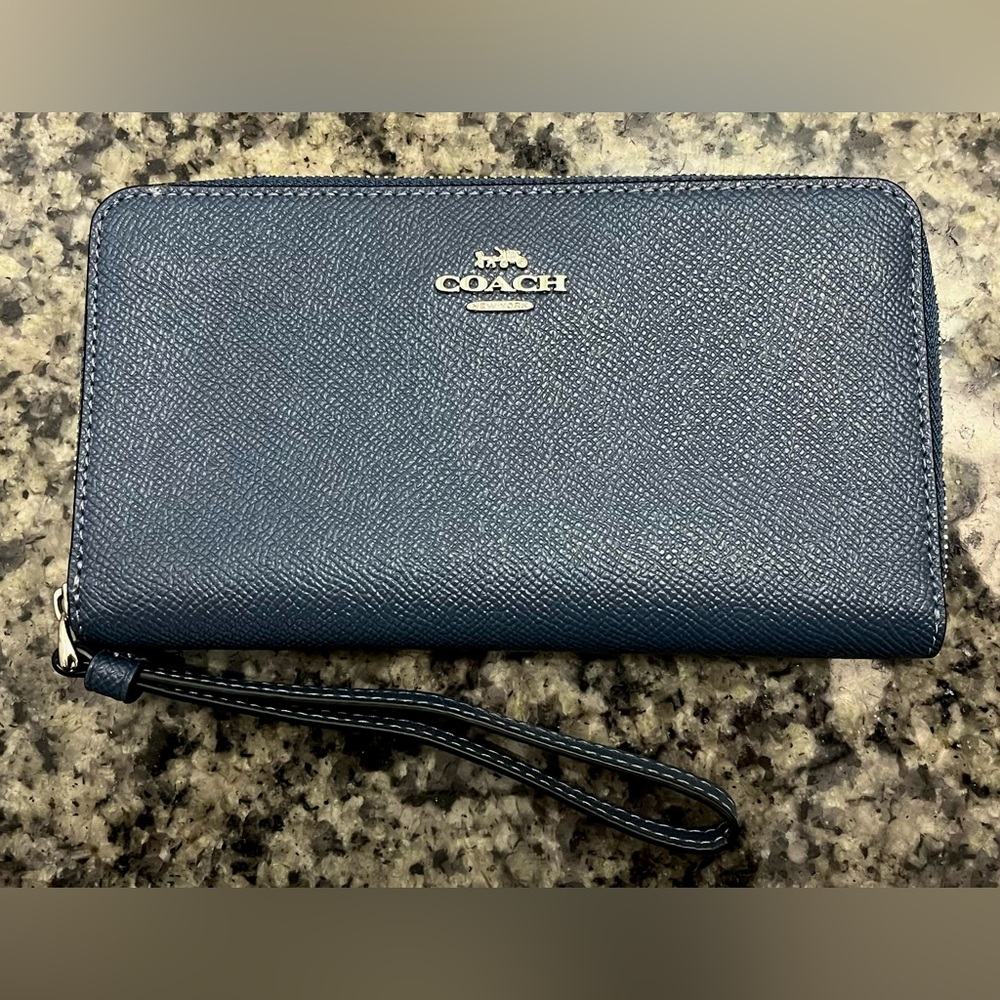 🌸SOLD🌸 NWT Coach XGRN Large Phone Wallet Wristlet - Picture 1 of 8